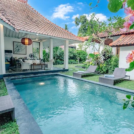Villa Etnik Seminyak Bagian luar foto