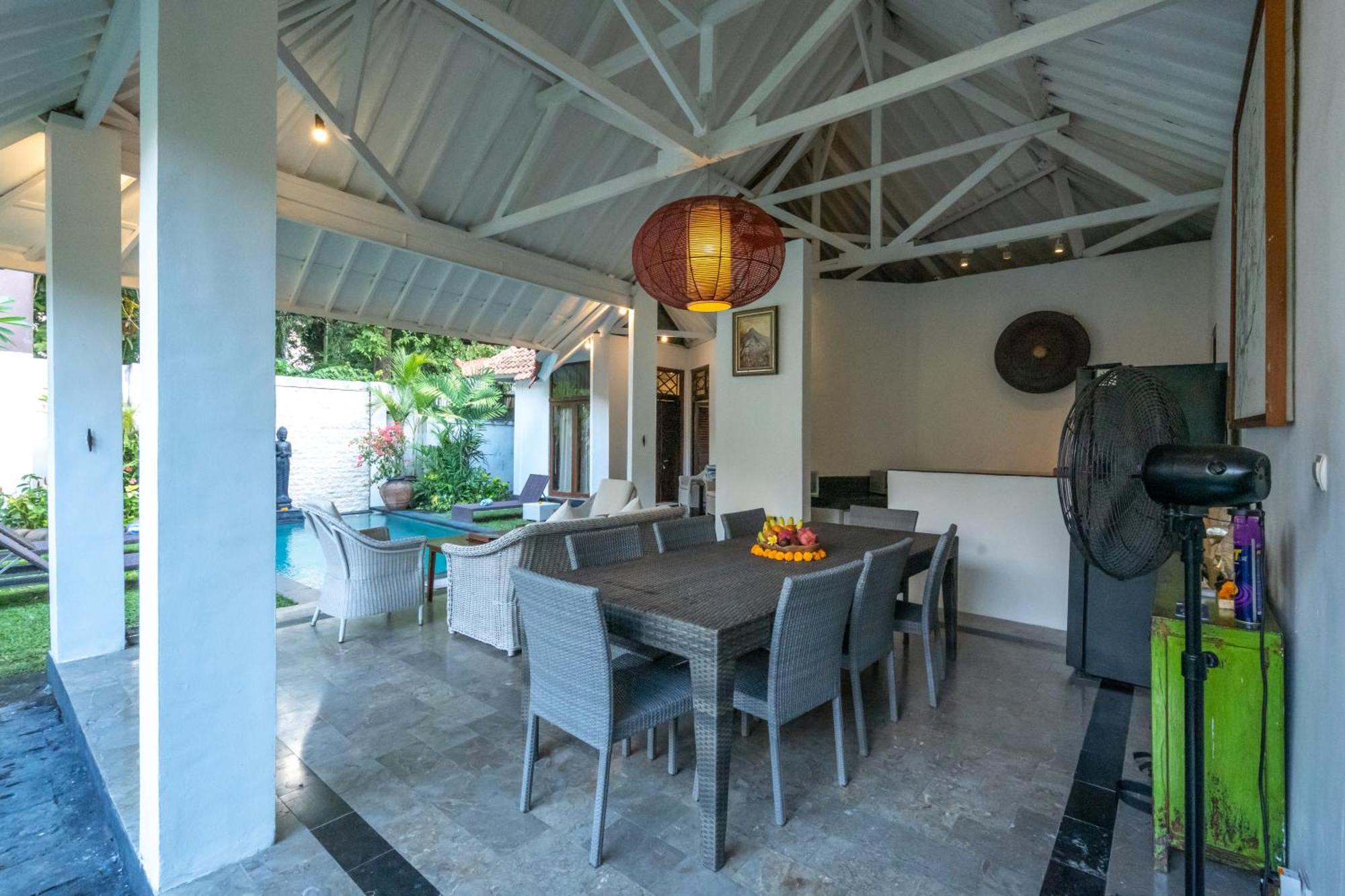 Villa Etnik Seminyak Bagian luar foto
