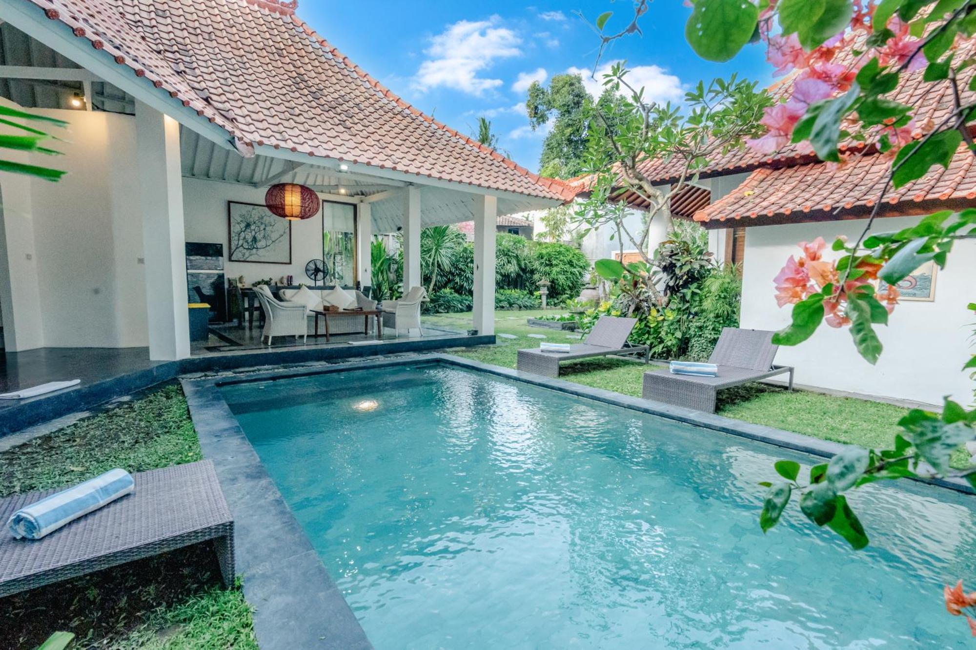Villa Etnik Seminyak Bagian luar foto