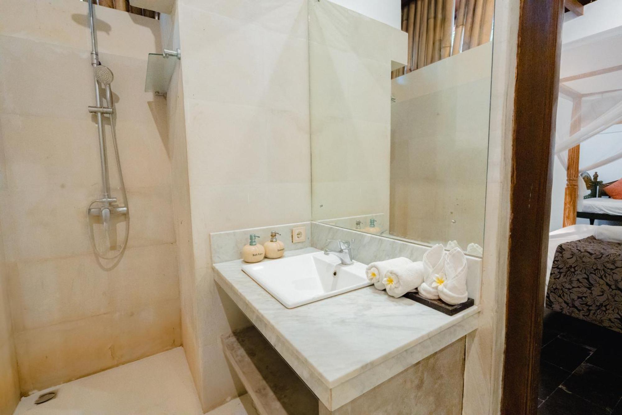 Villa Etnik Seminyak Bagian luar foto
