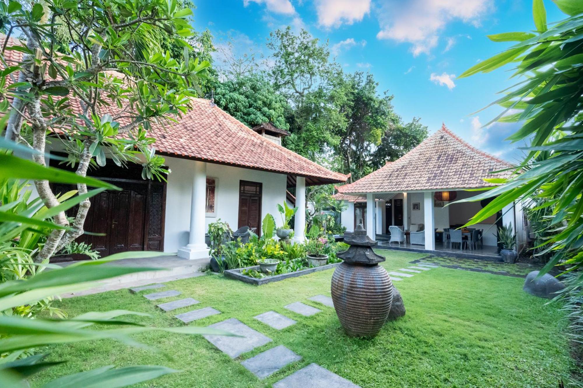Villa Etnik Seminyak Bagian luar foto
